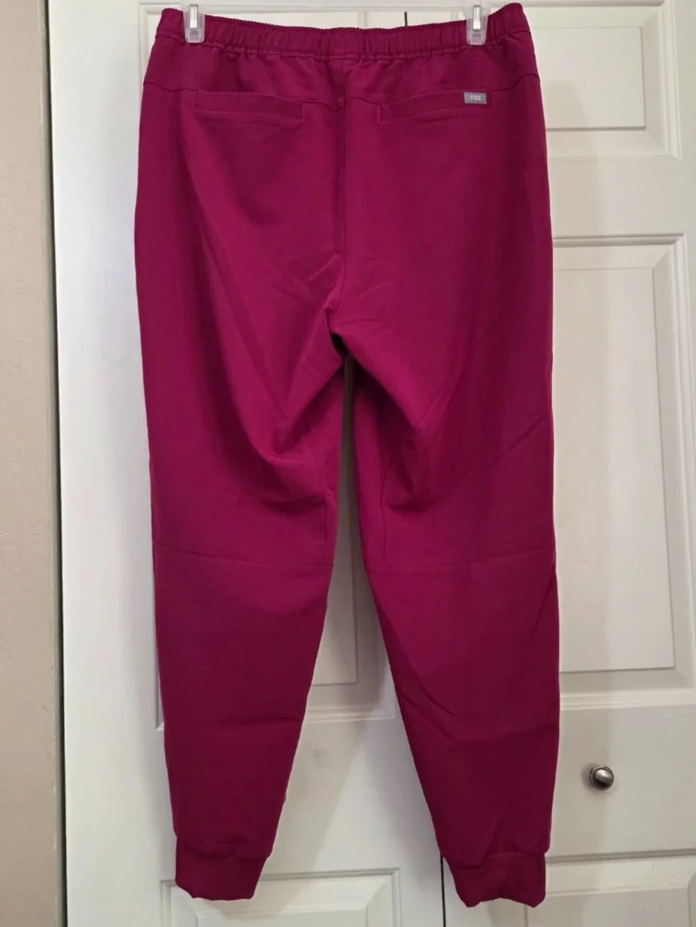 🌟 FIGS Men's Jogger Scrub Pants (L) - Dark Magenta